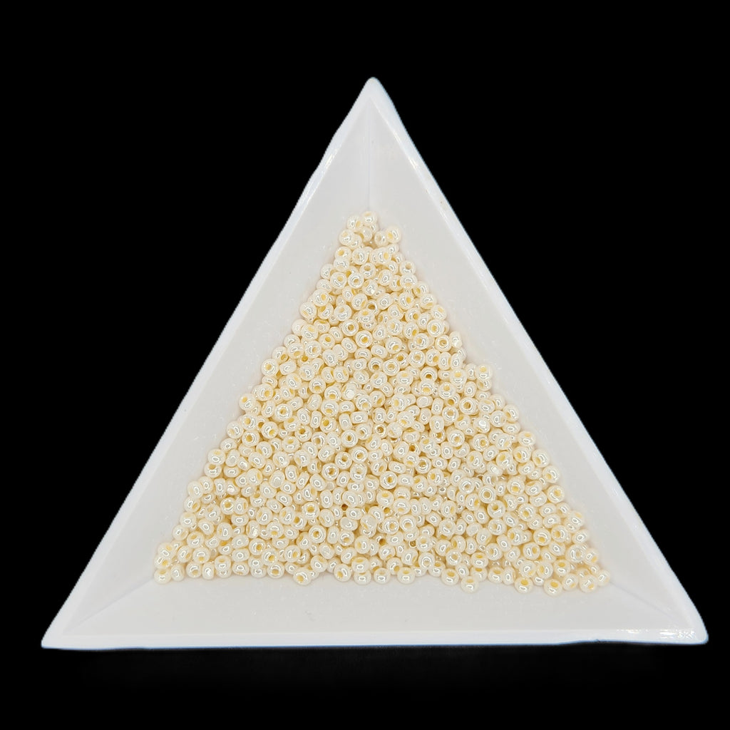 11-46113, Czech Charlotte, 8.2g Op Pearl Eggshell
